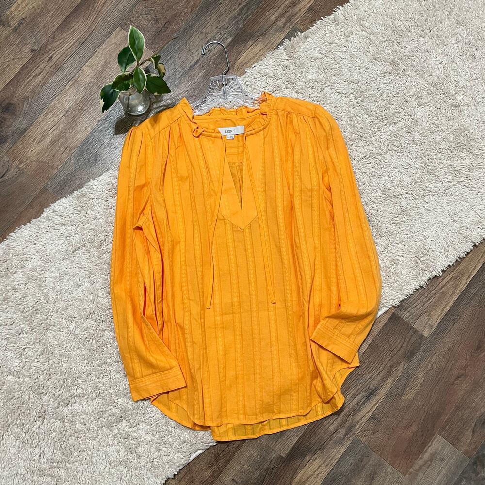 Ann Taylor LOFT Size Medium Orange Striped Ruffle Keyhole V-Neck Peasant Top